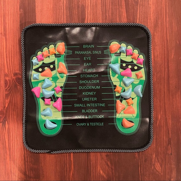 Reflexology foot massage mat with map of acupressure points. - Picture 2 of 2